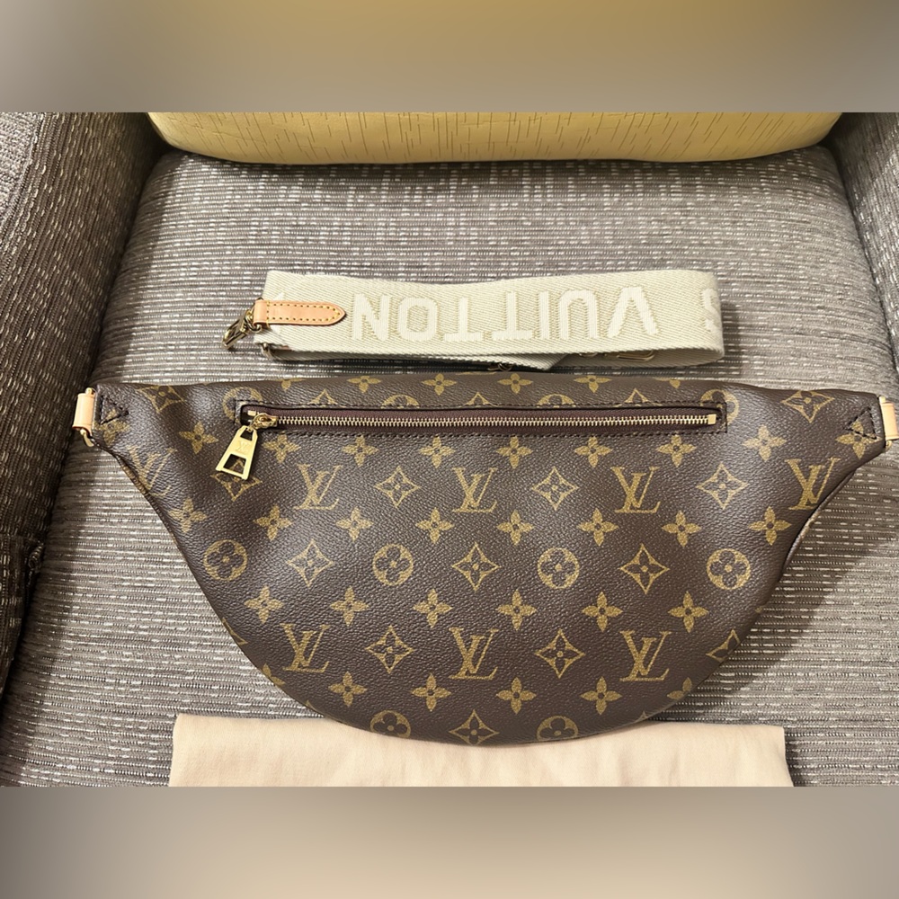 Louis Vuitton Monogram Crossbody Bag in Brown and Cream - Picture 11 of 11